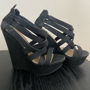 Steve Madden black cage wedges
